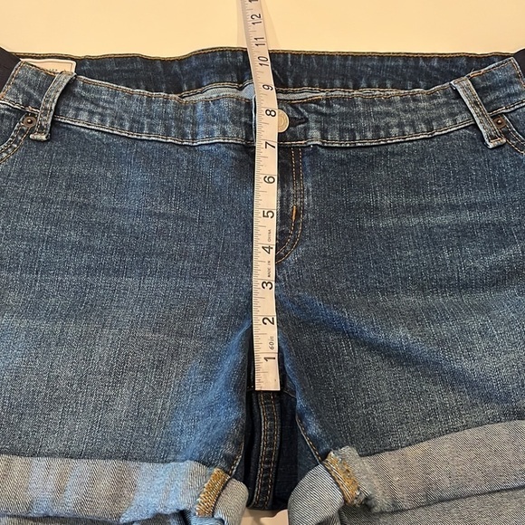 GAP Maternity Cuffed Shorts Size 33 / 16 R - Picture 5 of 16